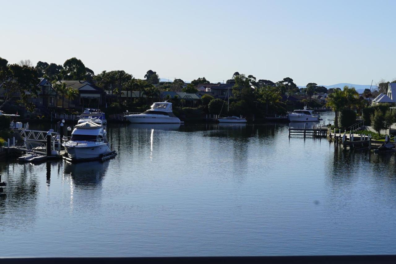 Captains Cove Resort - Waterfront Apartments Paynesville Exterior photo