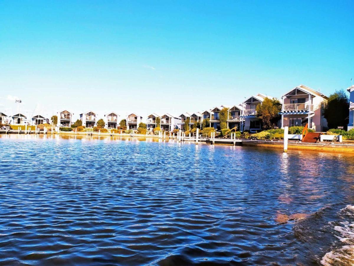 Captains Cove Resort - Waterfront Apartments Paynesville Exterior photo